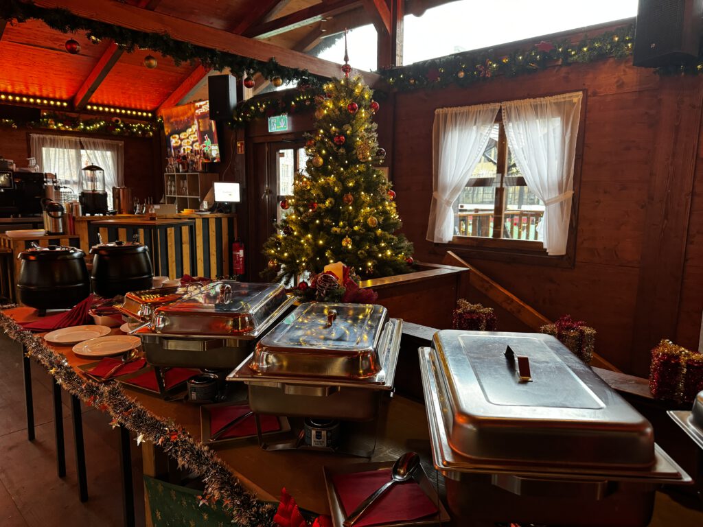 Buffet bei einer Weihnachtsfeier in der X-Mas Lounge